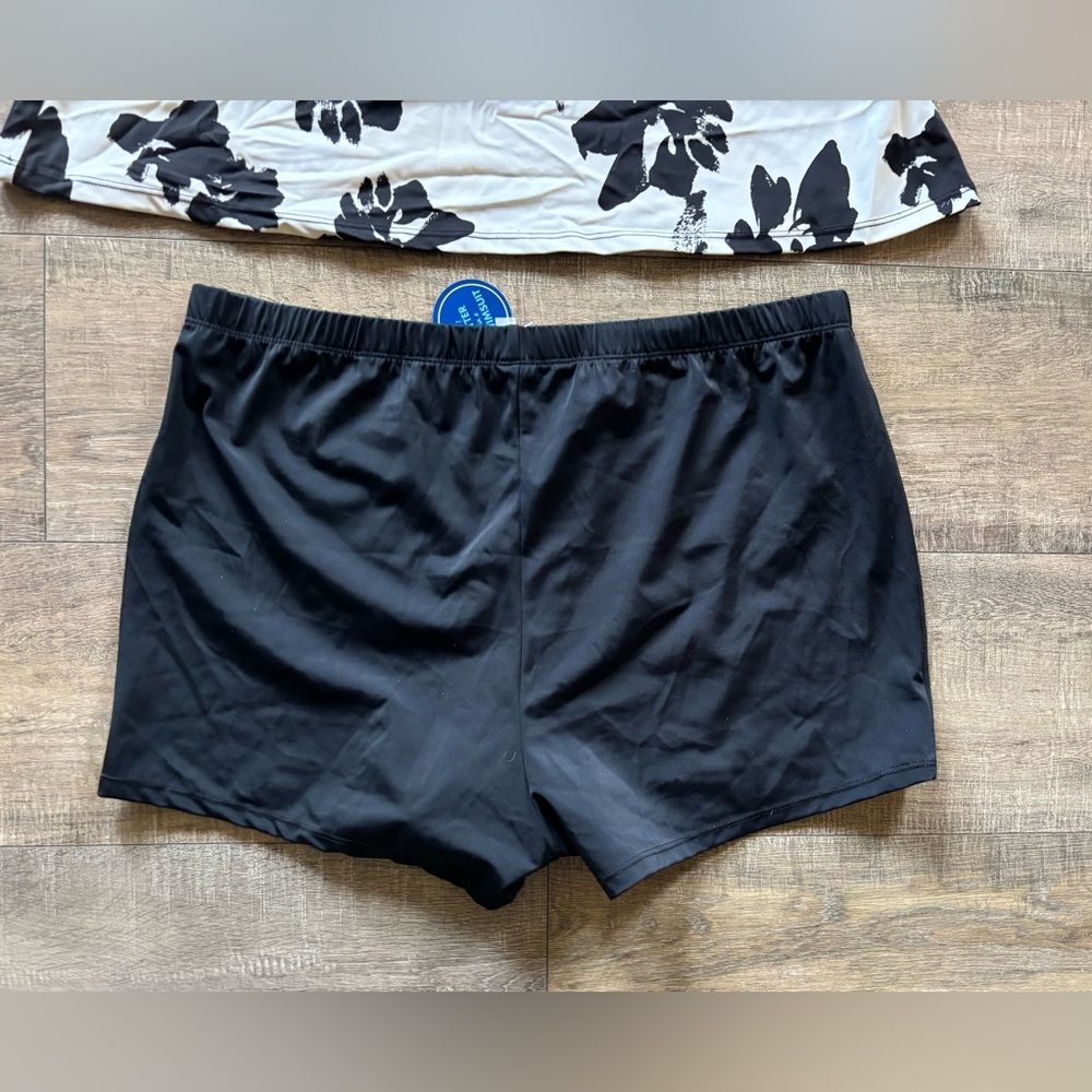 Swimsuits for all women’s size 22 black white floral tankini bathing suit set - Picture 8 of 11